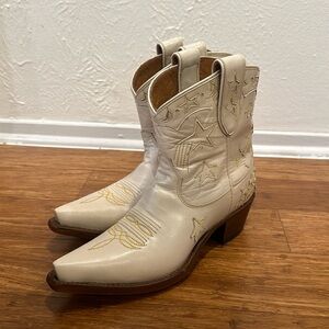 NWOT Miron Crosby Brooke Crème Cowboy boots size 7